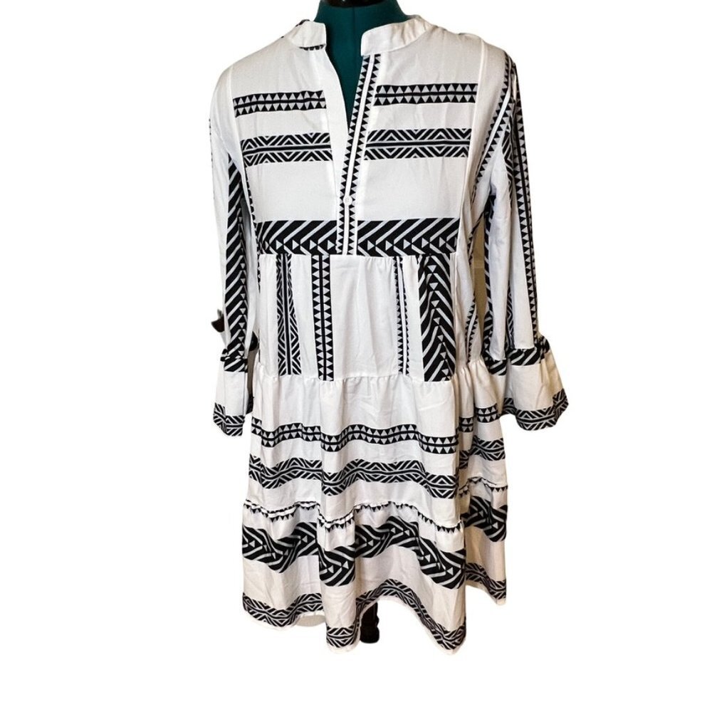 Beautiful Mod Long-Sleeved Dress with Ruffles